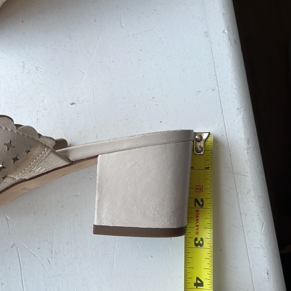 Ann Taylor cream sandals with block heel - Picture 8 of 8